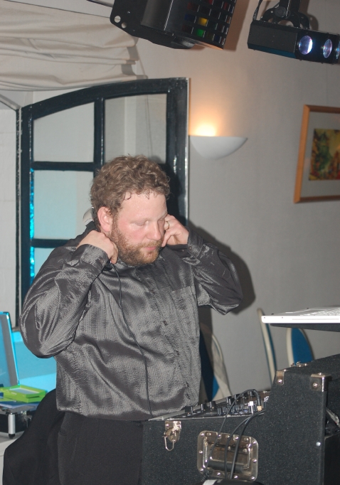 Musique DJ et lumi&egrave;re pour anniversaire et mariage